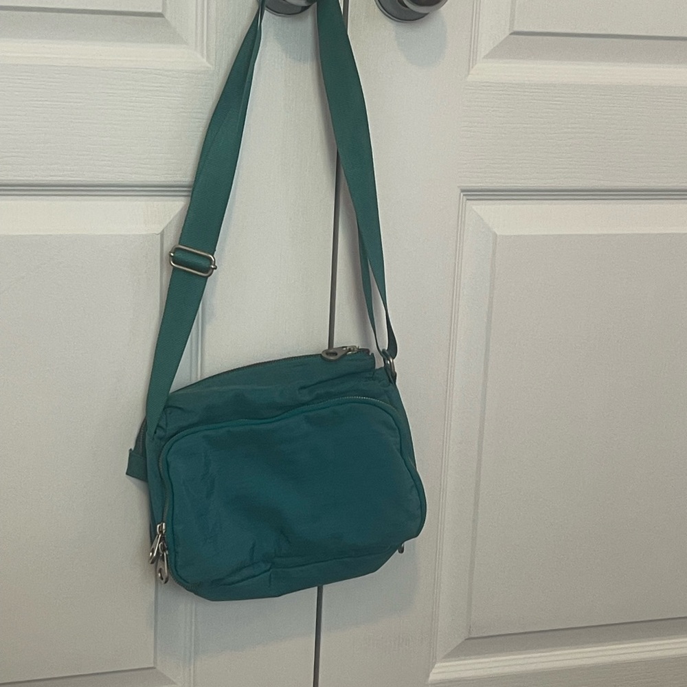 Baggallini Nylon Crossbody Handbag Purse Lock Top Zip Aqua and Pink - Picture 2 of 14
